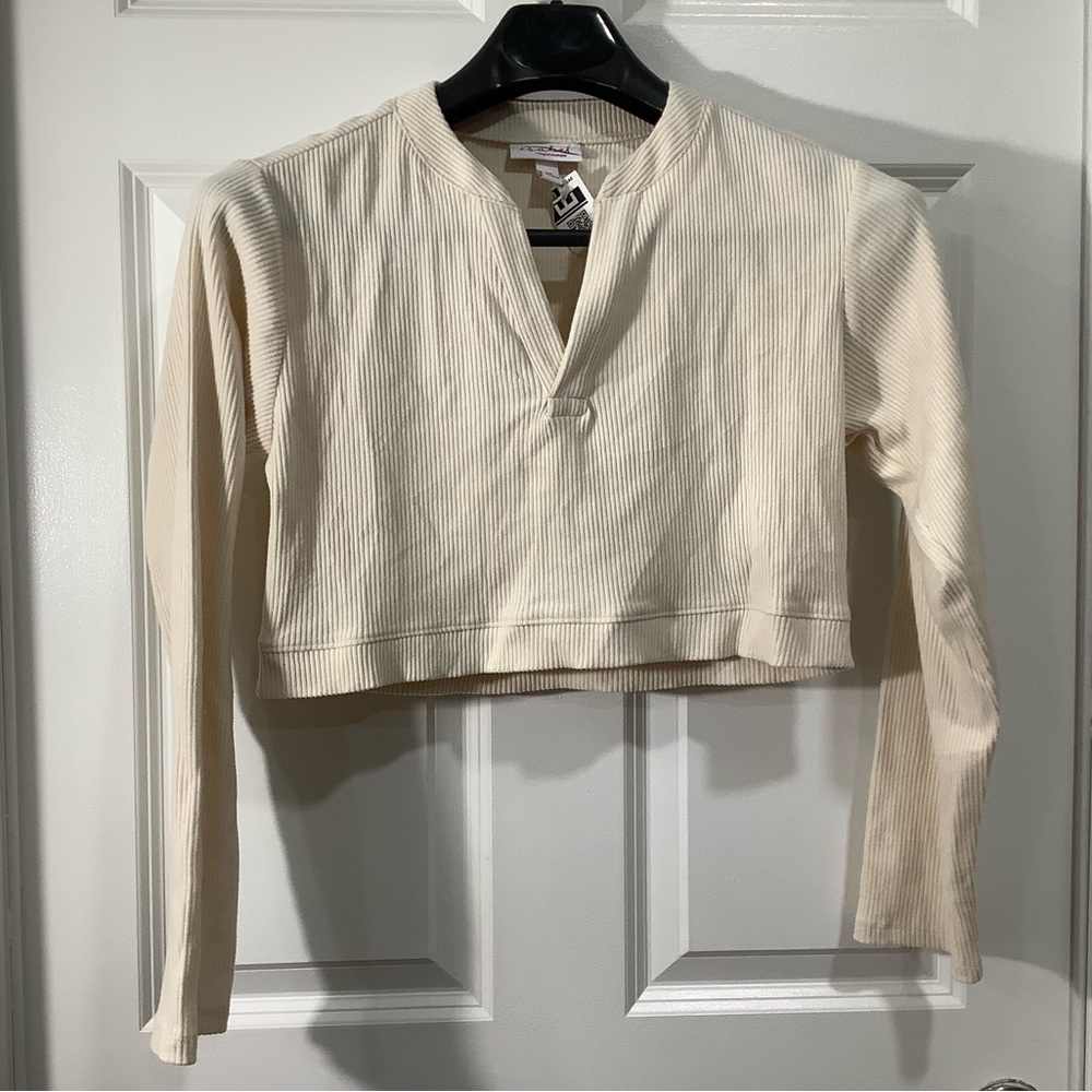 Maternity Cream Long Sleeve Top cropped size XS. NWT.